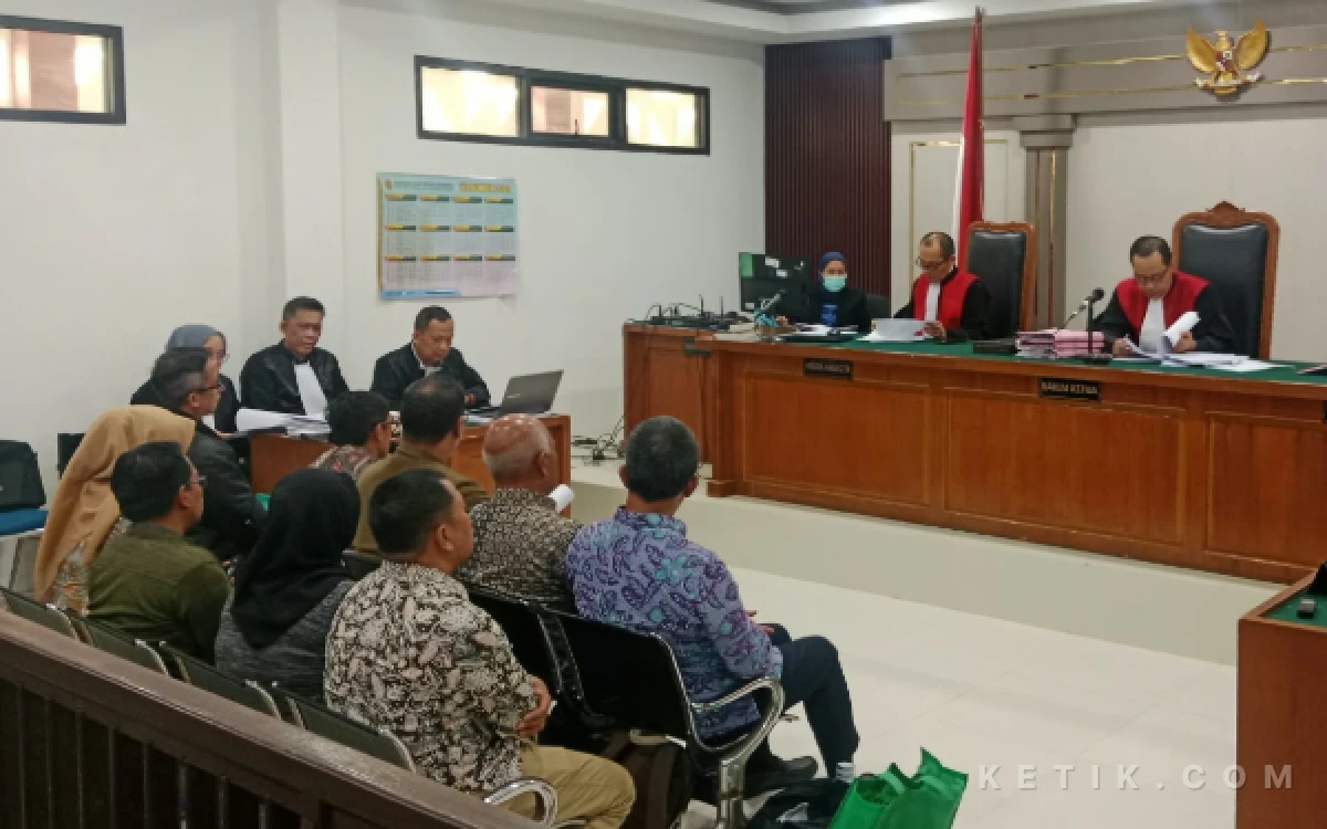 Thumbnail Berita - Eks Dirut Bongkar Kebijakan PT Semen Baturaja di Sidang Korupsi: “Tak Ada Pilihan, Produksi Harus Jalan”