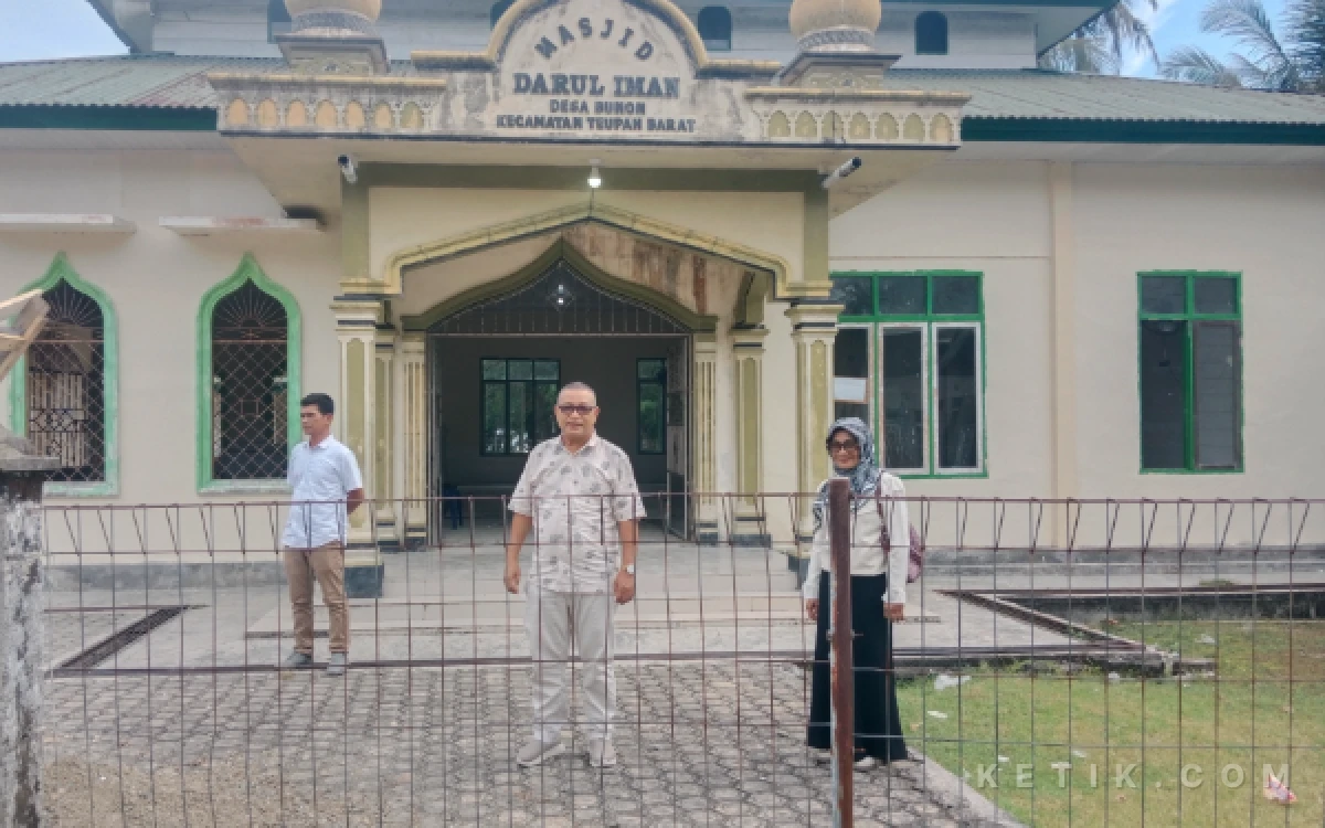 Thumbnail Berita - Tinjau Rehabilitasi Masjid Darul Iman, Wakil Ketua DPRK Simeulue Berkomitmen Kawal Aspirasi Masyarakat