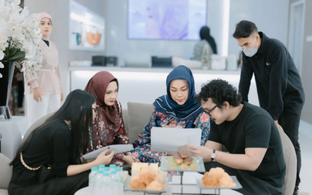 Thumbnail Berita - Meriahkan Fashion Installation Mandjha by Ivan Gunawan, Aynara Entertainment Turut Gelar Aksi Sosial
