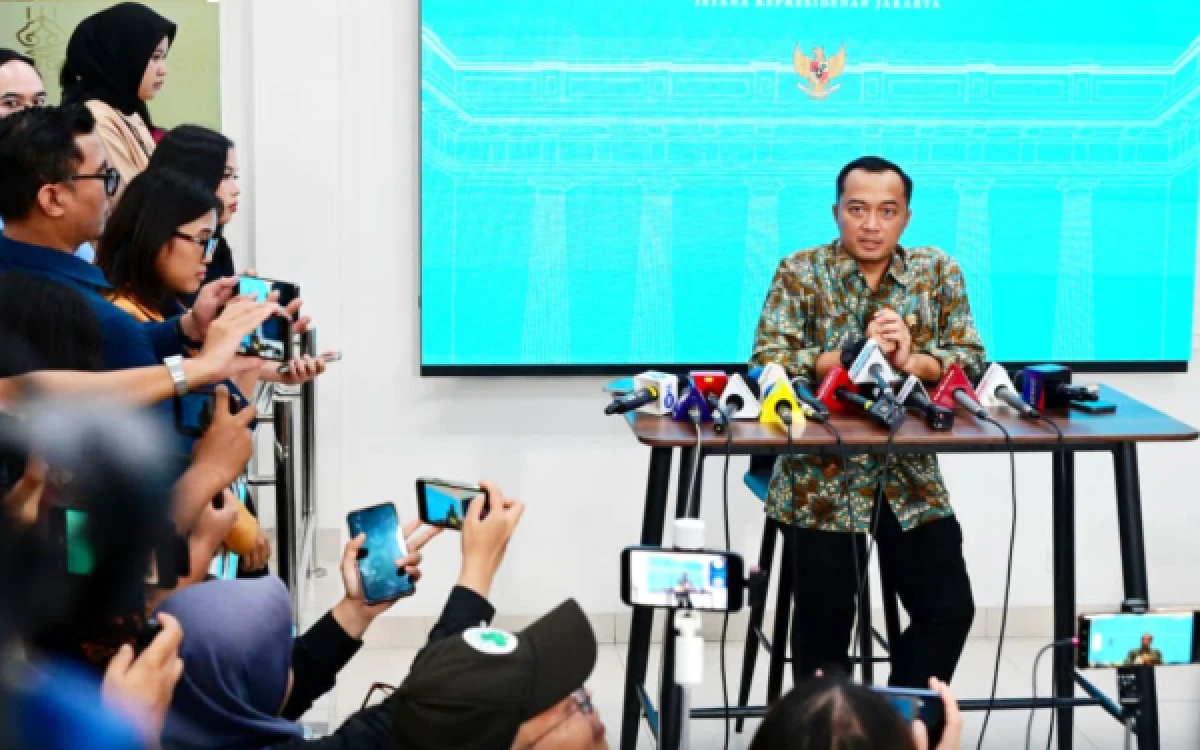 Thumbnail Berita - Mensesneg Bantah Isu Prabowo Tunjuk Haji Isam Jadi Koordinator Tangani Karhutla