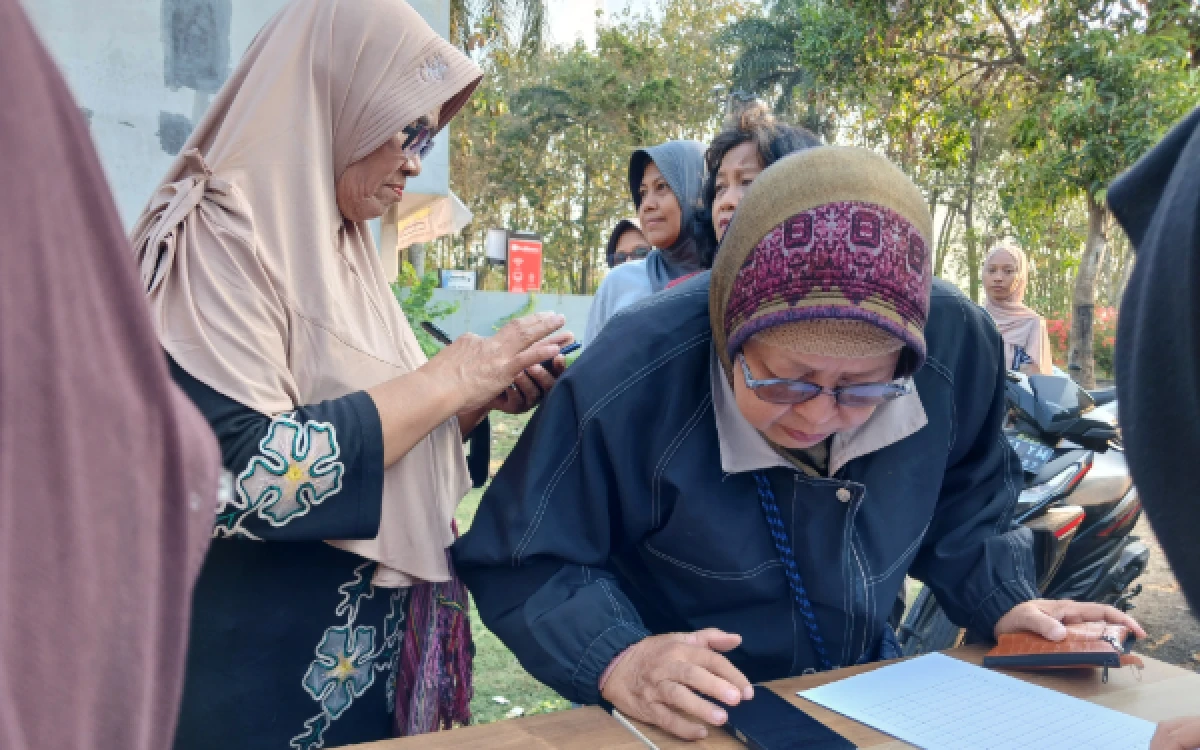 Thumbnail Berita - Ratusan Warga Cemorokandang Serbu Bazar Lele Murah Koperasi Merah Putih