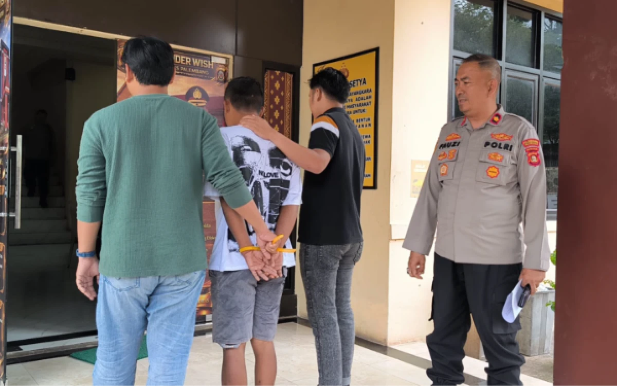 Thumbnail Berita - Sopir Angkot Kuning di Palembang Diciduk Usai Curi Motor Parkir di Depan Toko