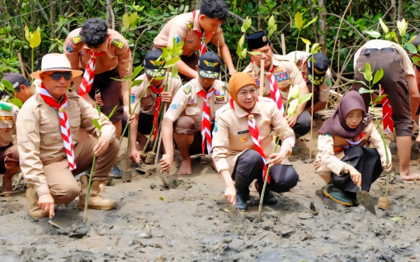 Thumbnail Berita - Pramuka dan Kak Khofifah! Bangga Membawa Manfaat Nyata dan Ikhlas Mengabdi untuk Bangsa