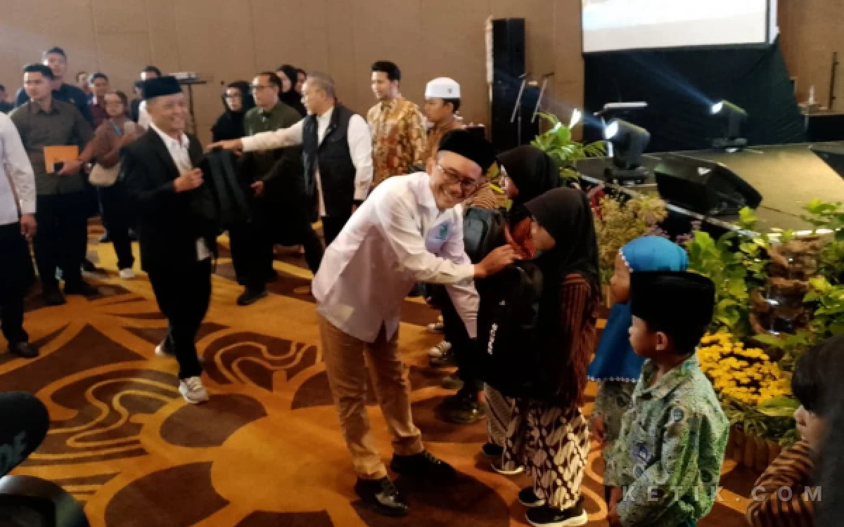 Thumbnail Berita - Dilantik Langsung Dihadiri Menko Zulhas, Ini Sosok Gus Makhrus yang Nakhodai GAPEMBI Jatim!
