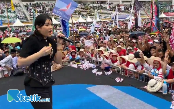 Thumbnail Mengenal Milka Adanta, Menantu Eks Kapolri Badrodin Haiti yang Miliki Suara Emas