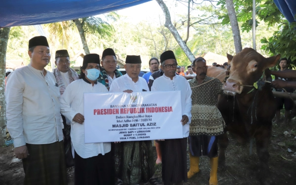 Thumbnail Diserahkan Bupati Malang, Presiden Prabowo Kurban Sapi 1 Ton di Desa Mentaraman