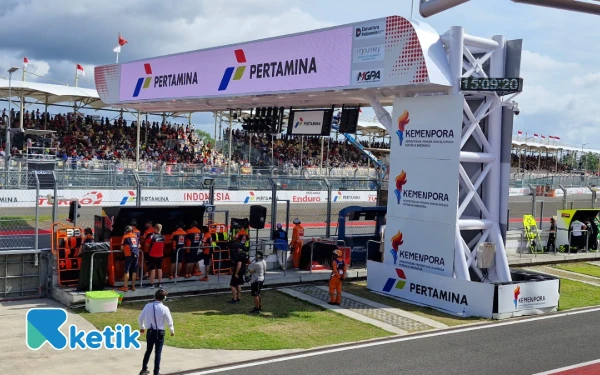 Thumbnail Berita - The Power of Erik Thohir! Logo Kemenpora Kuasai Starting Grid Sirkuit Mandalika