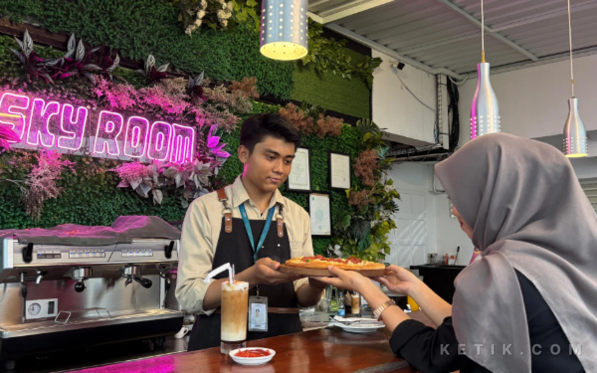 Skyroom Cafe HOTEL THE 1O1 Malang OJ Luncurkan Paket "Work and Chill", Sensasi WFH di Rooftop Tertinggi Kota Malang