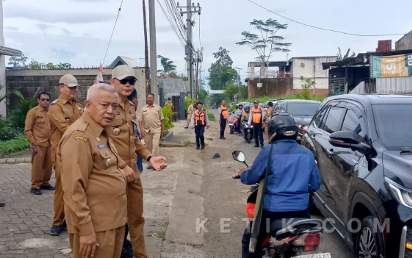 Ditinjau Bupati Malang, DPUBM Segera Perbaiki Jalan Menuju SMAN 1 Singosari