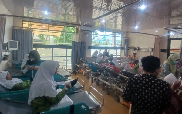 Thumbnail Berita - Diduga Keracunan MBG, 16 Pelajar dan 2 Guru MTs Al Khalifah di Malang Dilarikan ke IGD