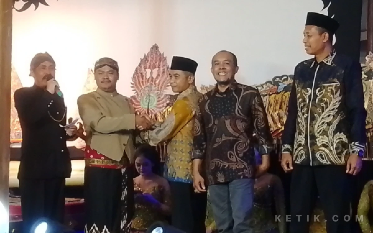 Thumbnail Berita - Lestarikan Tradisi-Bersih Desa, Pemdes Sumberagung Tulungagung Gelar Wayang Kulit Semalam Suntuk