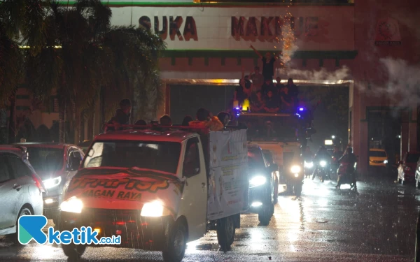 Thumbnail Berita - Meskipun Hujan, Warga Nagan Raya Meriahkan Malam Takbiran dengan Pawai Keliling