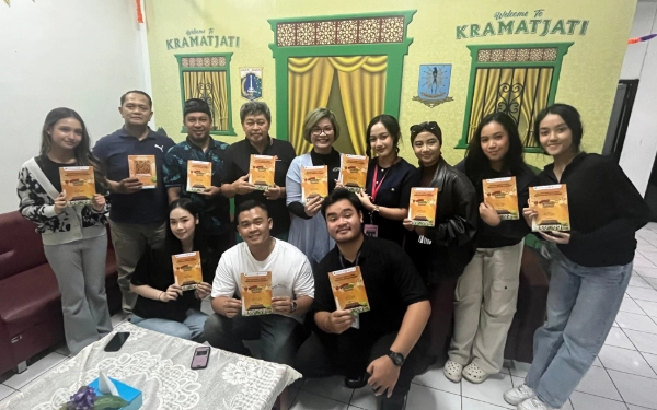 Thumbnail Berita - Mahasiswa LSPR Luncurkan Booklet Gebyar UMKM Condet, Dukung Pelestarian Budaya Betawi dan Digitalisasi UMKM