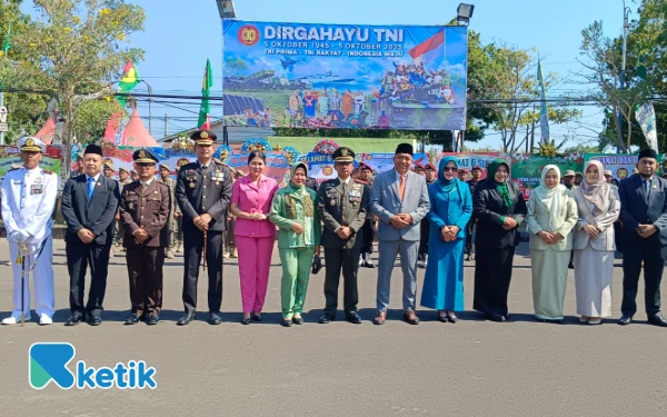 Thumbnail Berita - Dandim 0823 Situbondo Pimpin Upacara HUT ke-80 TNI , Ini Pesan Panglima TNI