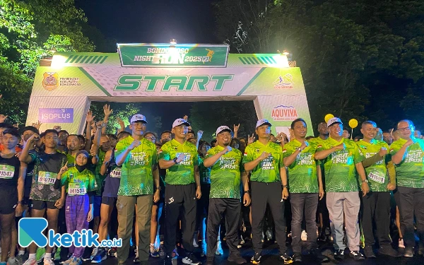 Thumbnail Berita - Ribuan Peserta Ikuti Bondowoso Night Run 2025, Ada Pelari dari Kenya!