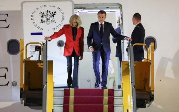 Thumbnail Berita - Presiden Prancis Emmanuel Macron Tiba di Jakarta, Bakal Kunjungi Akmil Magelang dan Borobudur