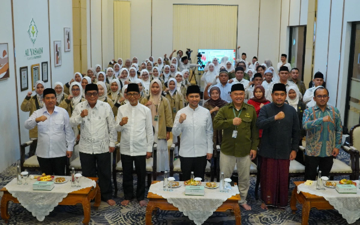Thumbnail Berita - 40 Santriwati Asah Keterampilan Digital di Pesantren Digipreneur, Ini Pesan Emil Dardak