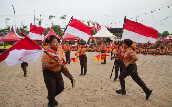 Thumbnail Berita - Belum Hafal Hymne Pramuka? Ini Lirik dan Makna Mendalam Karya Warisan H Mutahar
