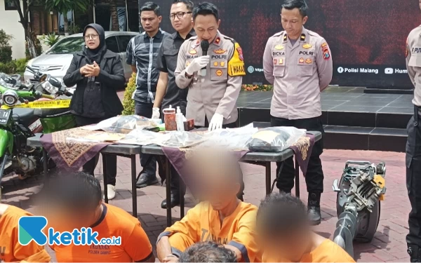 Thumbnail Pura-pura Menolong, Pria di Kota Malang Ini Curi Motor Korban Kecelakaan