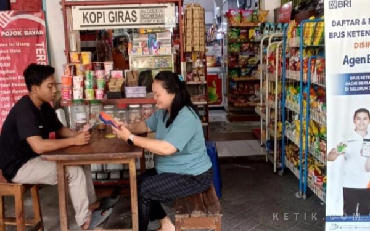 Thumbnail Berita - Dari Jualan Sembako hingga Jadi Agen BRILink, Nofiliya Bangun Usaha Multifungsi di Pasar Legi Blitar