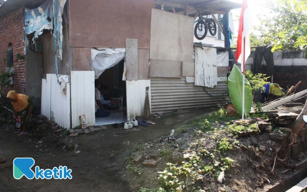 Thumbnail Anggota DPRD Sidoarjo Dhamroni Chudlori Sambang Rakyat, Upayakan Bantu Rumah Tidak Layak Huni