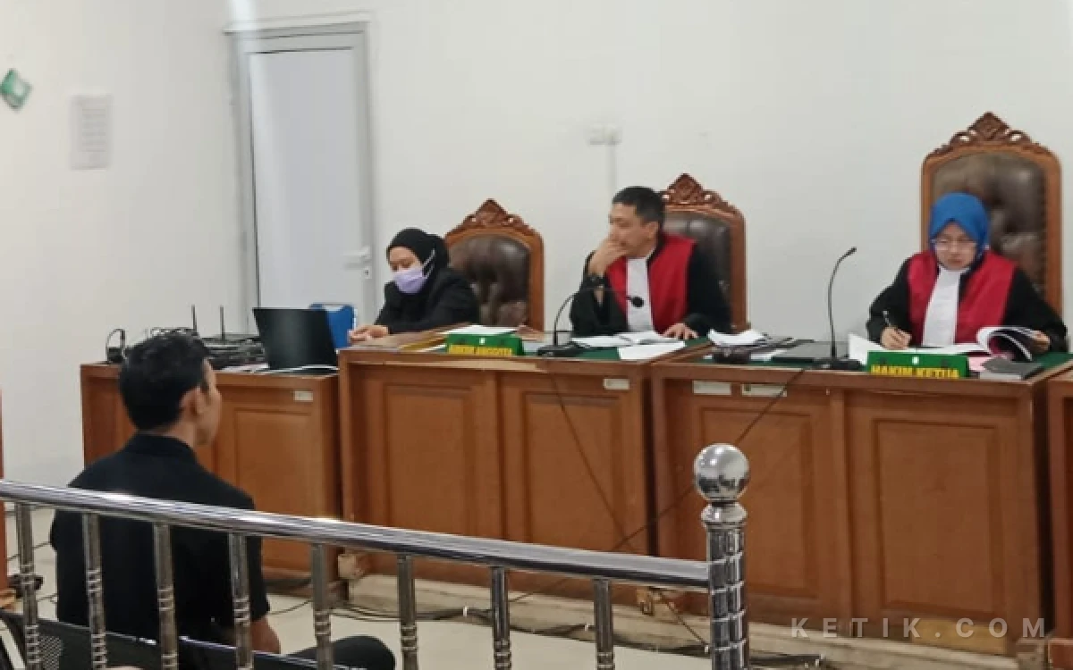 Thumbnail Berita - Sidang Perdana Korupsi Dishub Muba Memanas, ASN Langsung Ditahan Usai Dakwaan Dibacakan