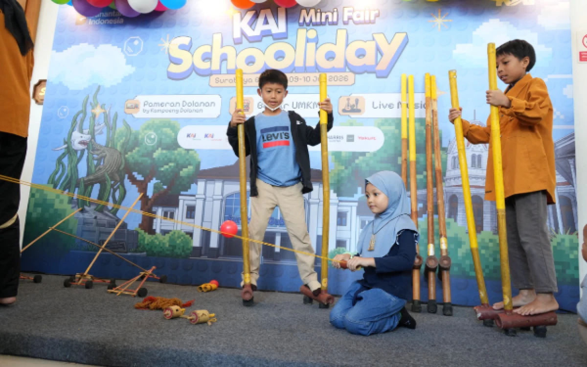 Thumbnail Berita - KAI Schooliday 2026, Daop 8 Surabaya Ajak Anak-Anak Kenal Dunia Perkeretaapian Saat Libur Sekolah