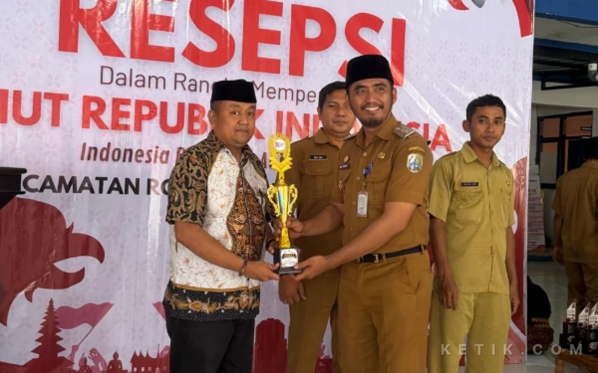 Thumbnail Berita - Ungguli 8 Desa Lain, Gunung Rancak Raih Predikat Desa Terbaik Peringatan HUT RI di Robatal