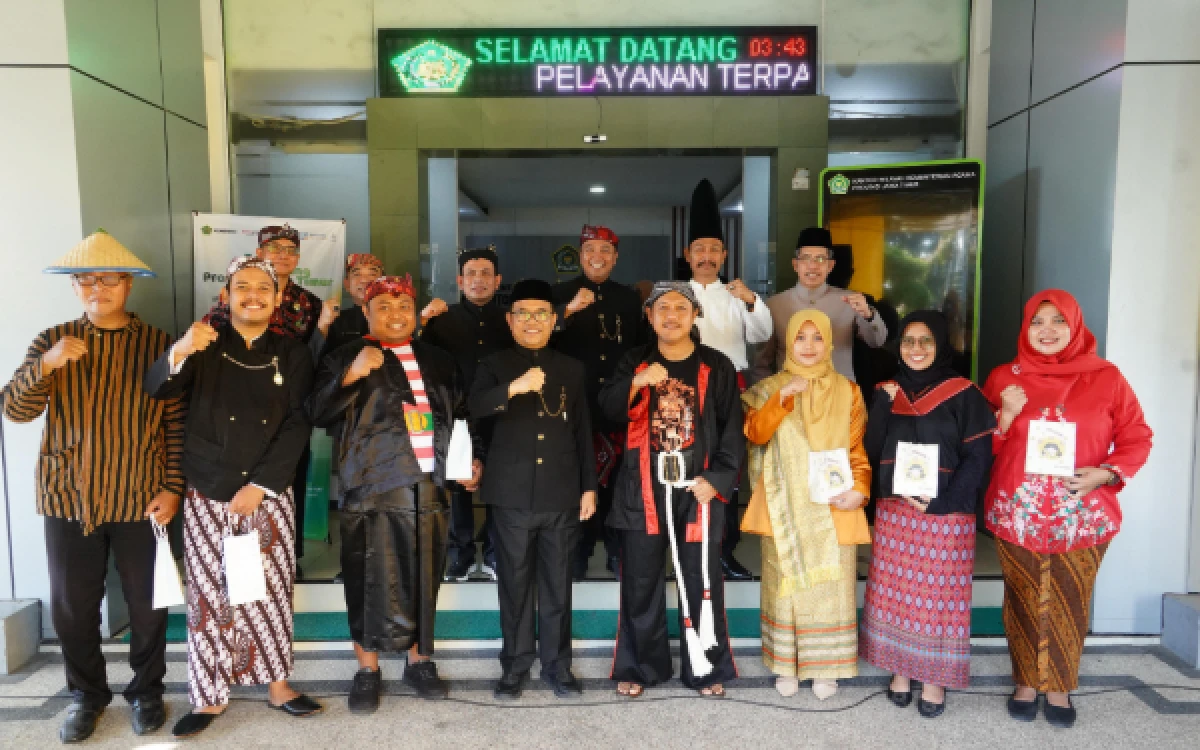 Thumbnail Berita - Peringatan Hardiknas 2026, Kemenag Jatim Tegaskan Komitmen Pendidikan Berkualitas