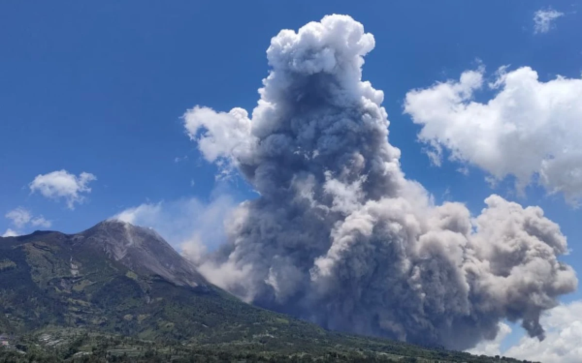 Thumbnail Berita - Enam Gunung Berapi di RI Kompak Erupsi, Bagaimana Dampaknya ke Pacitan?