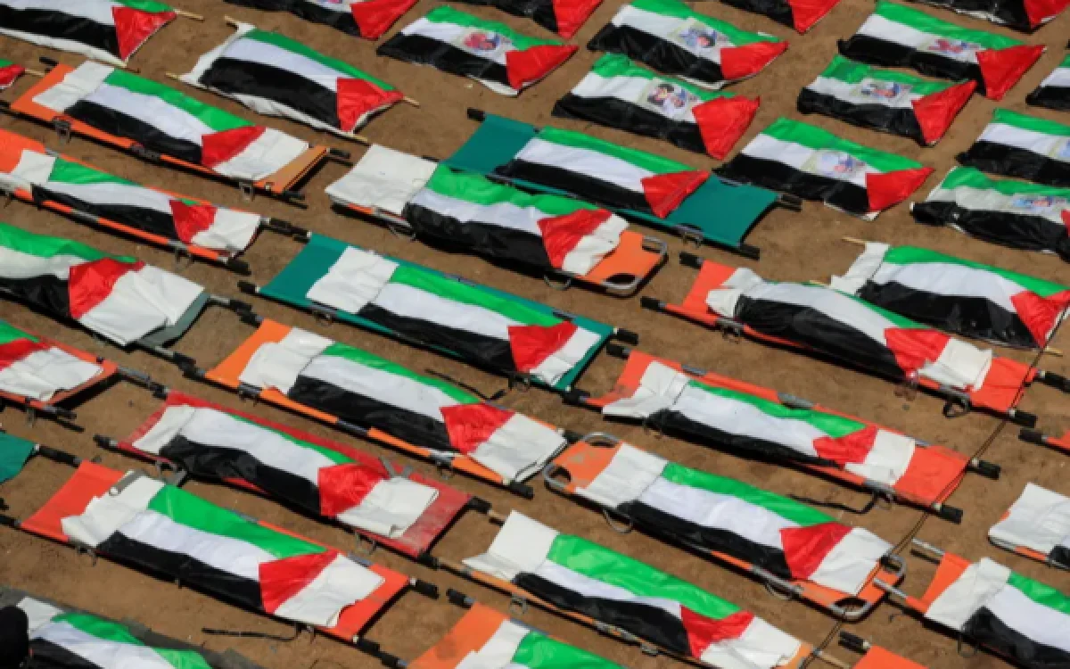 Foto Para korban setelah sekitar tiga tahun tertimbun puing-puing bangunan akibat serangan Israel. (Foto: Aljazeera)