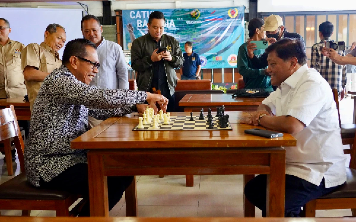 Thumbnail Berita - Buka Turnamen Catur SIWO PWI Malang Raya, Cak Nur: Ajarkan Ketelitian dan Keputusan Tepat