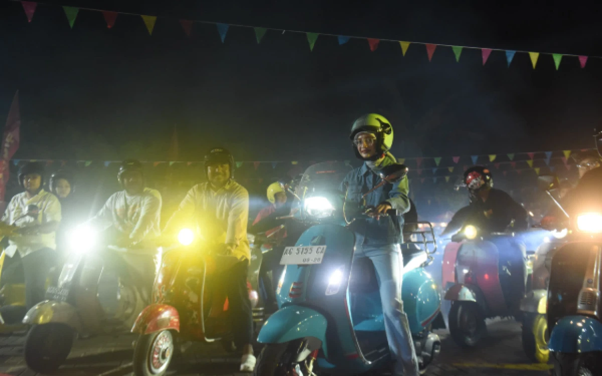 Thumbnail Berita - Ratusan Pencinta Vespa Berbagai Pulau Meriahkan Jambore Nasional Smallframe Indonesia di Kediri