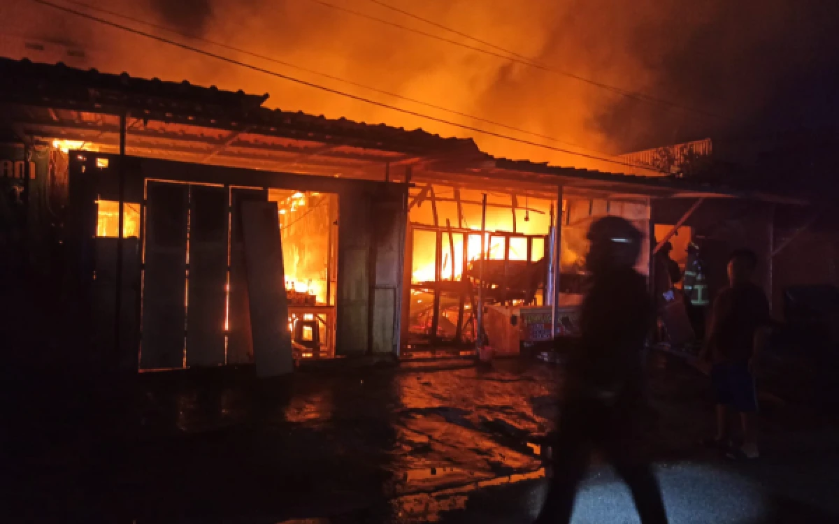 Thumbnail Berita - Usut Kebakaran 7 Kios Sawojajar Malang, Polisi Gandeng Tim Labfor