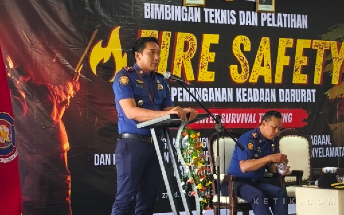 Thumbnail Berita - Satpol PP Jawa Timur Gelar Bimtek Fire Safety Bertajuk Fire Fighter Survival Training