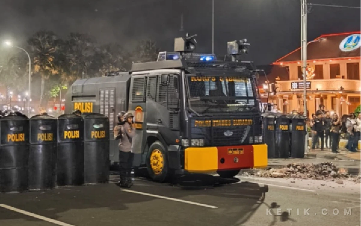 Thumbnail Berita - Polrestabes Surabaya Amankan Oknum Demonstran di Grahadi, Lutfhie: Masih Kami Hitung