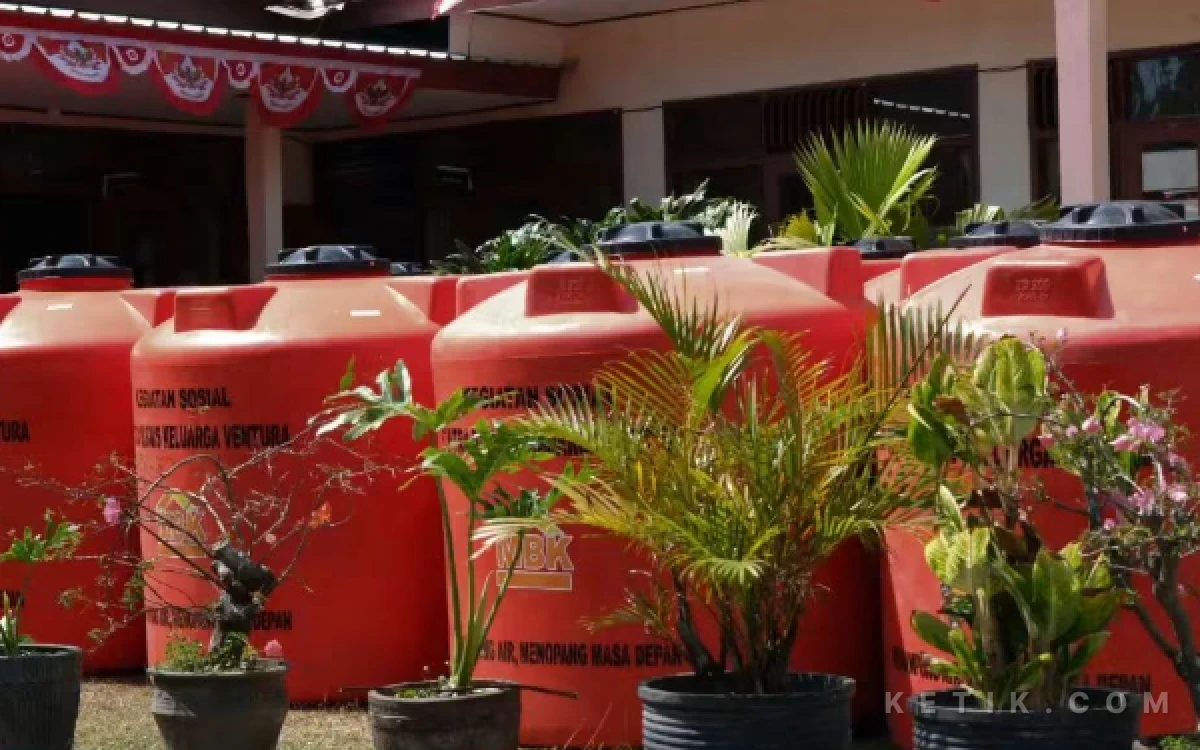 Thumbnail Berita - Bantu Atasi Kekeringan, PT MBKV Salurkan 13 Toren Air ke Kecamatan Pulosari Pemalang
