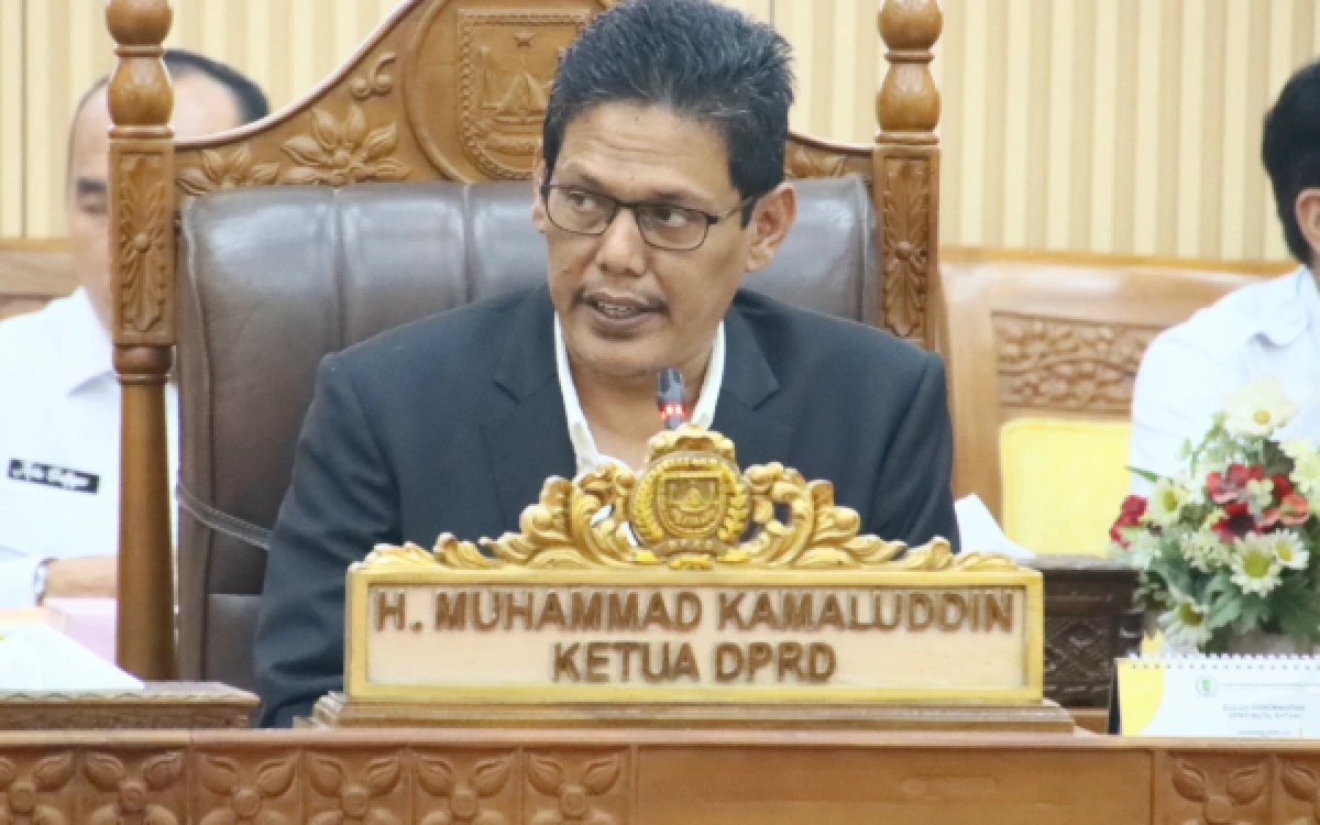 Thumbnail Berita - Ketua DPRD Batam Minta Maaf atas Molornya Jadwal Paripurna, Segera Perbaiki Koordinasi