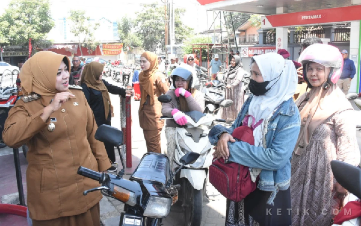 Thumbnail Berita - Wabup Situbondo Jamin Stok Pertalite dan Pertamax Aman, Warga Diminta Tak Panik