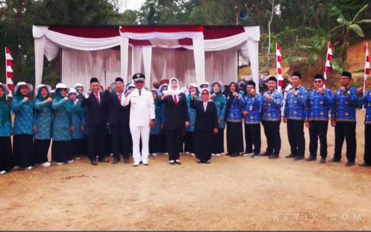 Thumbnail Berita - Pemdes Karangkemiri Gelar Upacara HUT Ke-81 RI, Kades Harapkan Warga Sejahtera dan Desa Semakin Maju