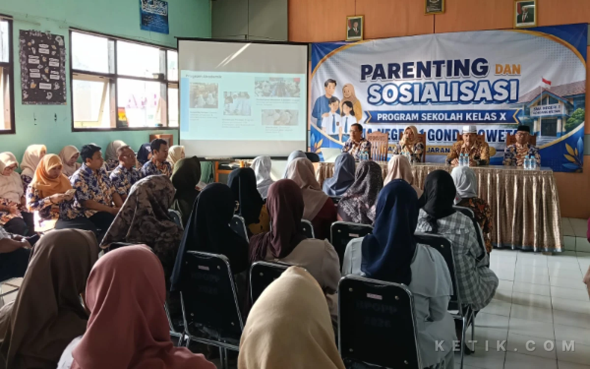 Foto Sosialisasi program sekolah kepada 396 orang tua/ wali murid kelas X, bertujuan agar orang tua memahami arah kebijakan dan program sekolah serta dapat memberikan dukungan secara optimal. (Foto: Yuni Ernawati)