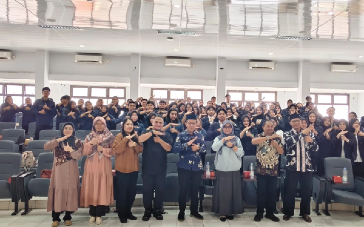 Thumbnail Berita - Mahasiswa FH UWKS Kunjungi LASMOOT UIN Malang, Perkuat Kolaborasi Komunitas Moot Court