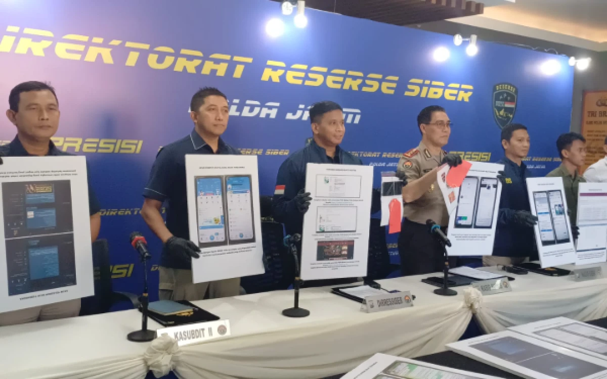 Thumbnail Berita - Polda Jatim Tangkap Pelaku Peretas Website Sekolah, Raup Untung Hingga Rp400 Juta