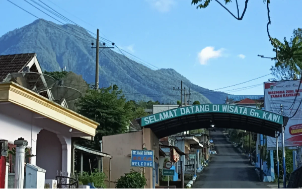 Thumbnail Berita - Tak Cuma Gunung Kawi, Ini 7 Tempat Wisata yang Dikenal Angker di Jawa Timur