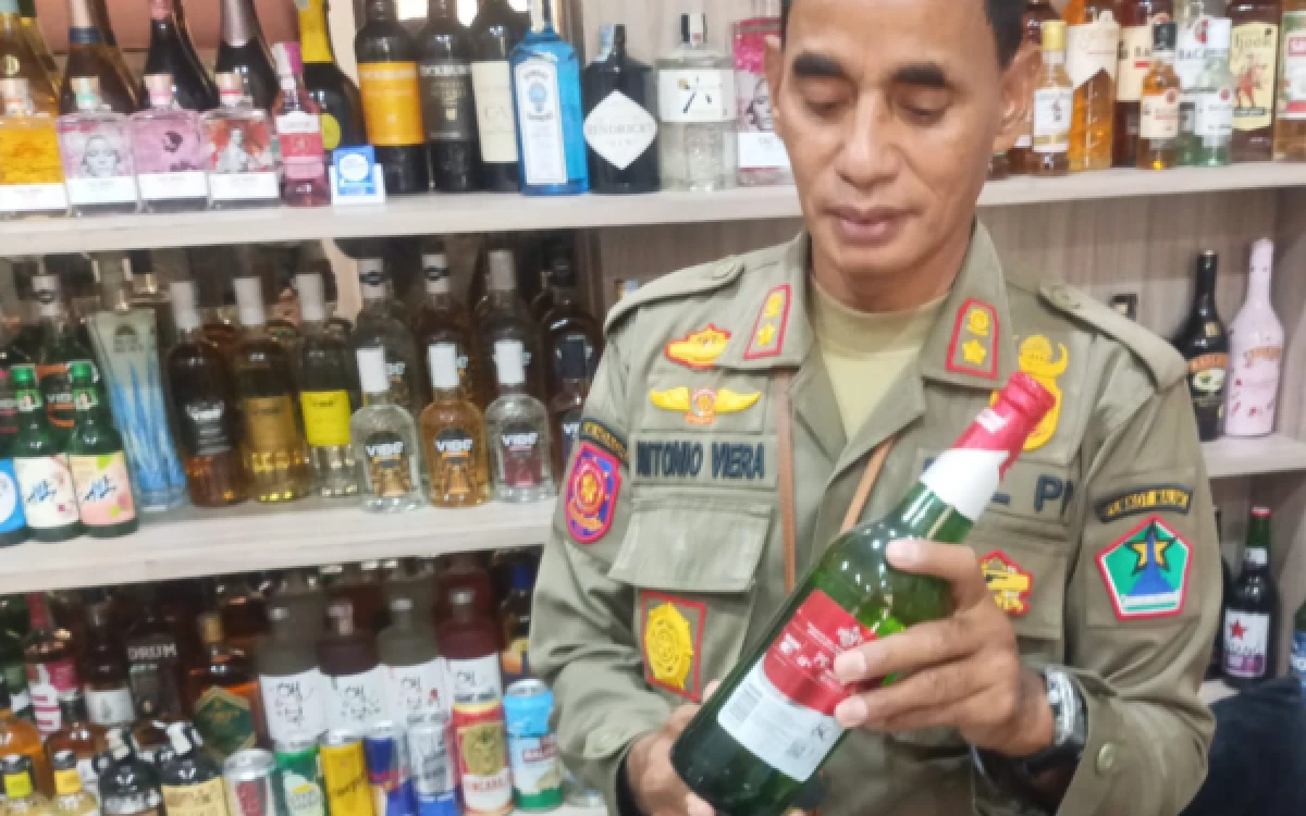 Thumbnail Berita - Diduga Tak Berizin, Toko Miras di Kota Malang yang Promosi Lewat TikTok Ditindak Satpol PP