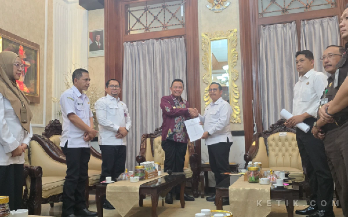 Thumbnail Berita - Menuju Kepastian Hukum, Kejari Kawal Revisi 35 Perda Bondowoso Sesuai KUHP Nasional