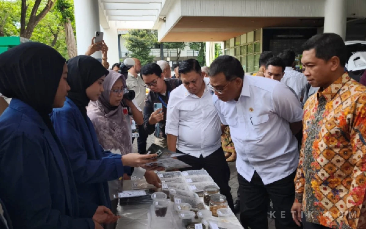 Thumbnail Berita - Solusi Limbah MBG, Menteri LH Jumhur Hidayat Dukung Inovasi ITS Kembangkan Zero Waste
