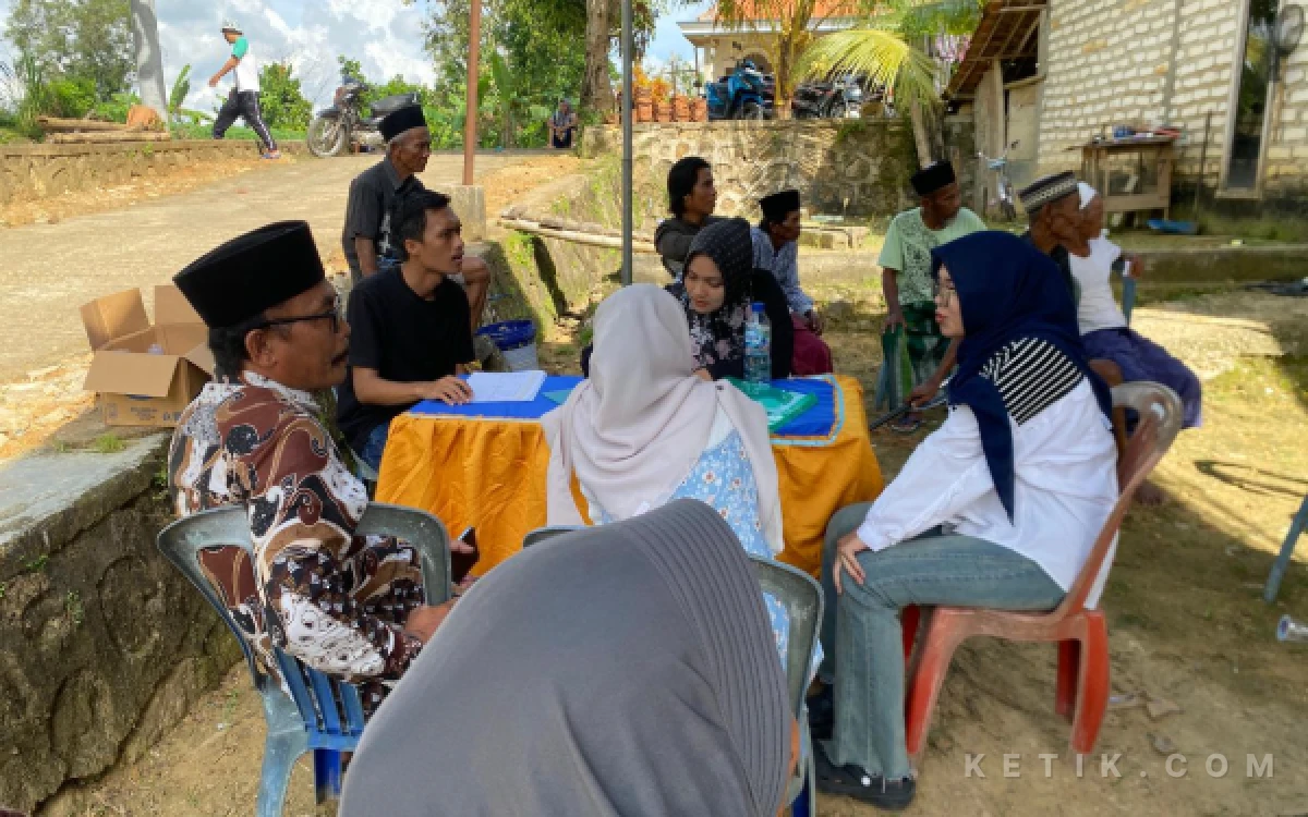 Thumbnail Berita - MDW Sampang Gelar Pengobatan Gratis Tradisional di Torjunan, Warga Antusias