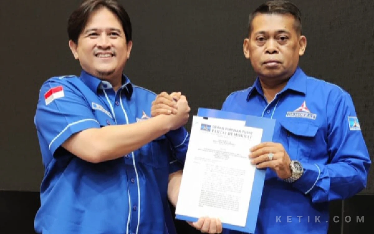 Thumbnail Berita - Dilantik Ketua DPC Demokrat Brebes, Astofi Siap Rangkul Semua Elemen dan Besarkan Partai