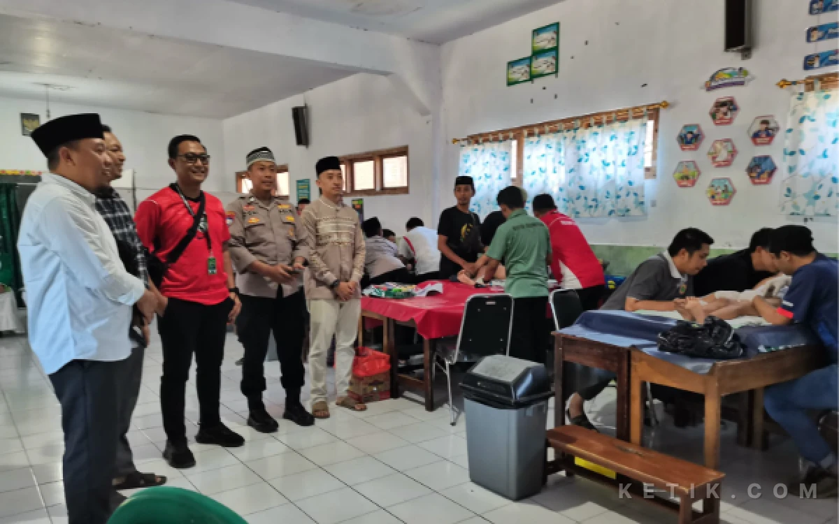 Thumbnail Berita - Aksi Nyata untuk Masyarakat, MWCNU Tegalampel dan Klinik Al-Fatih Khitankan 100 Anak Gratis
